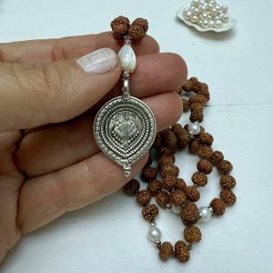 Rudraksha & Perlmut(er) für den eigenen Weg