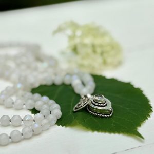 moonmala mit auraquartz amulett